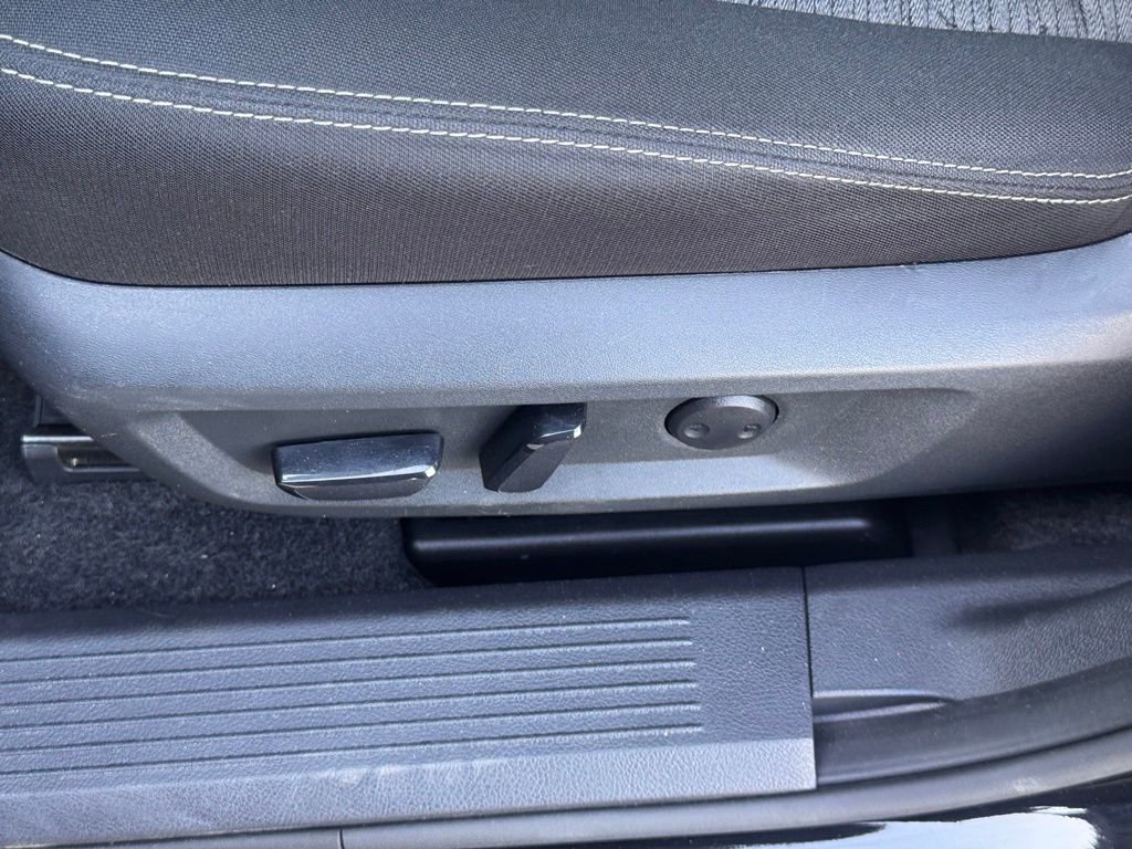 Certified 2023 Nissan Rogue SV FWD image 12