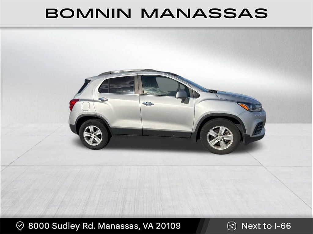 Used 2020 Chevrolet Trax LT w/ LT Convenience Package image 3