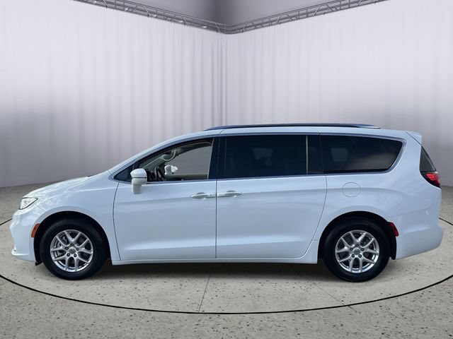 Used 2021 Chrysler Pacifica Touring-L FWD image 3