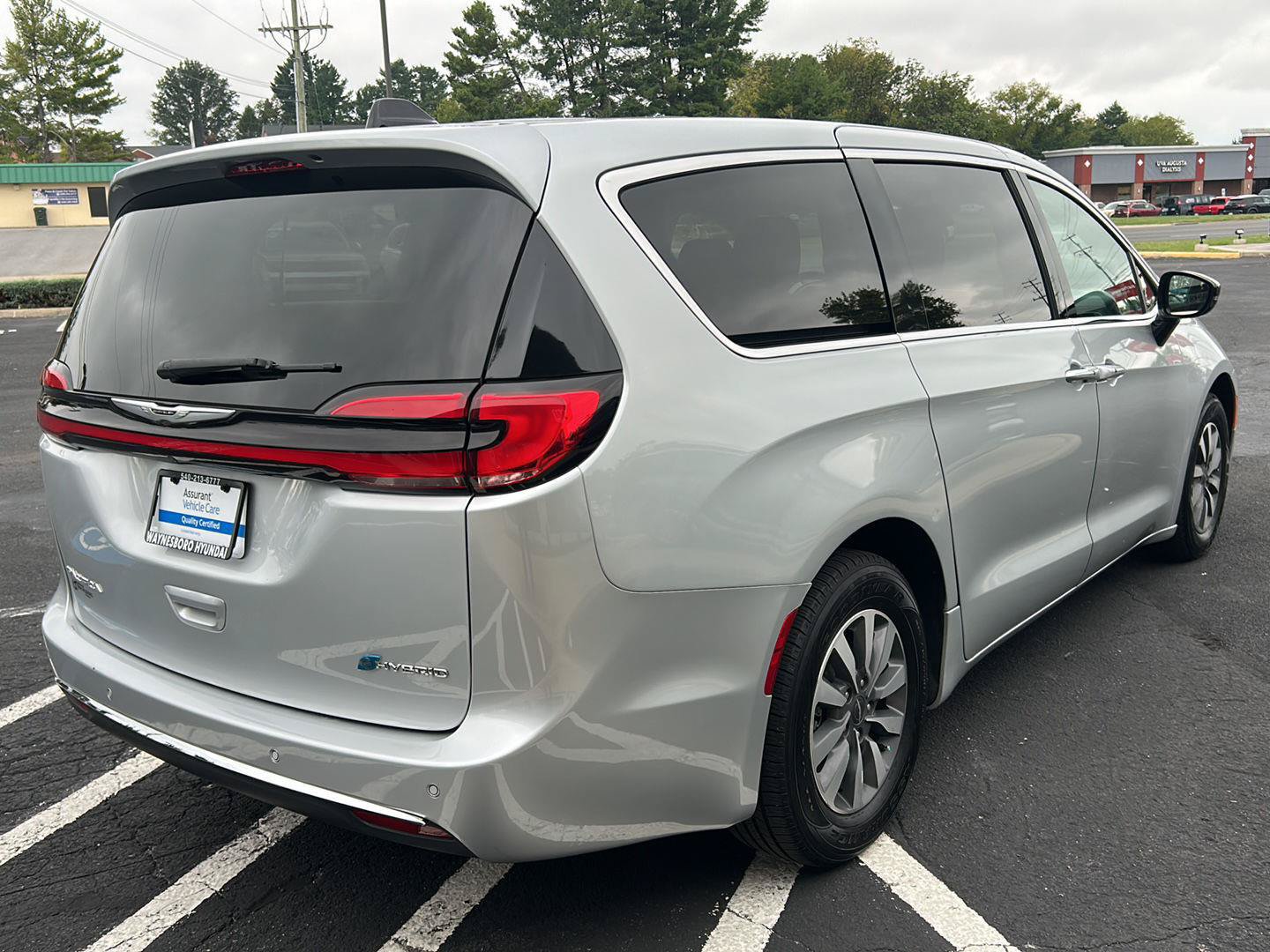 Used 2024 Chrysler Pacifica Limited FWD image 13