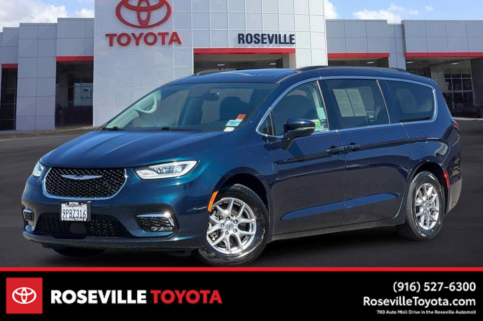 Used 2021 Chrysler Pacifica Touring w/ Uconnect Theater Family Group
