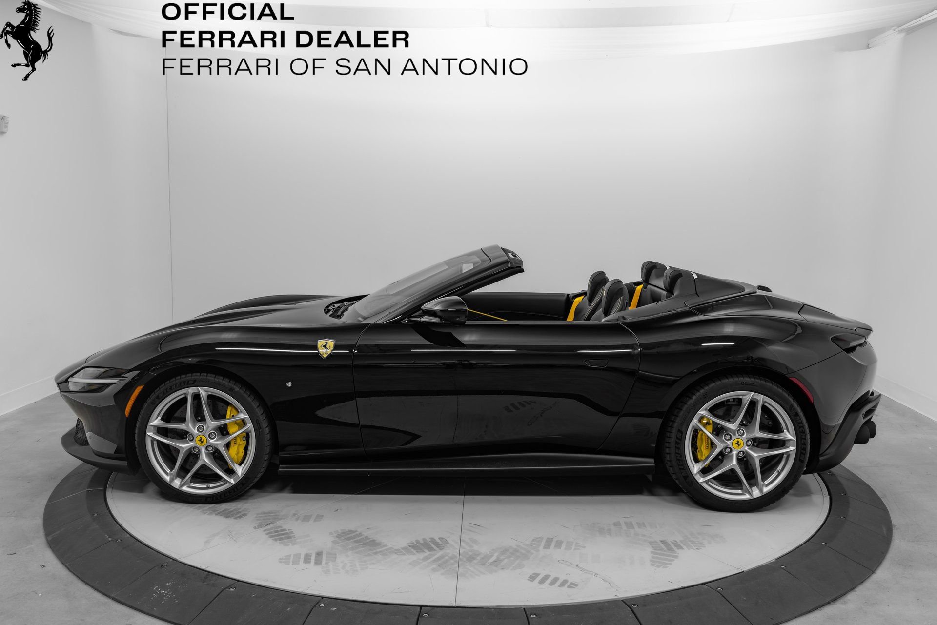 Certified 2025 Ferrari Roma Spider RWD image 3
