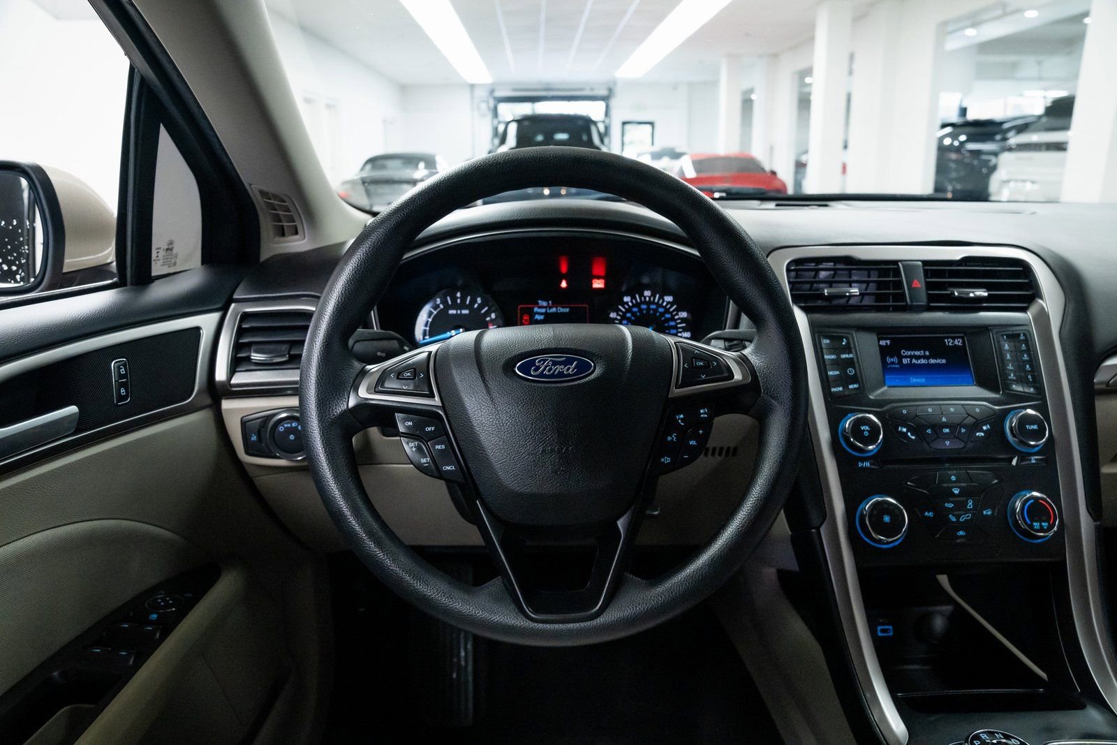 Used 2017 Ford Fusion SE FWD image 12