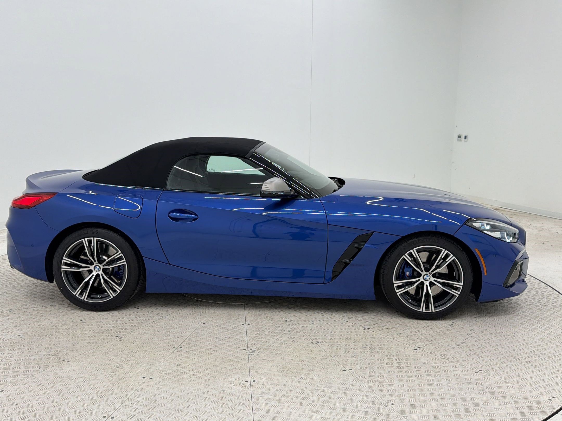Used 2025 BMW Z4 M40i w/ Premium Package RWD image 27
