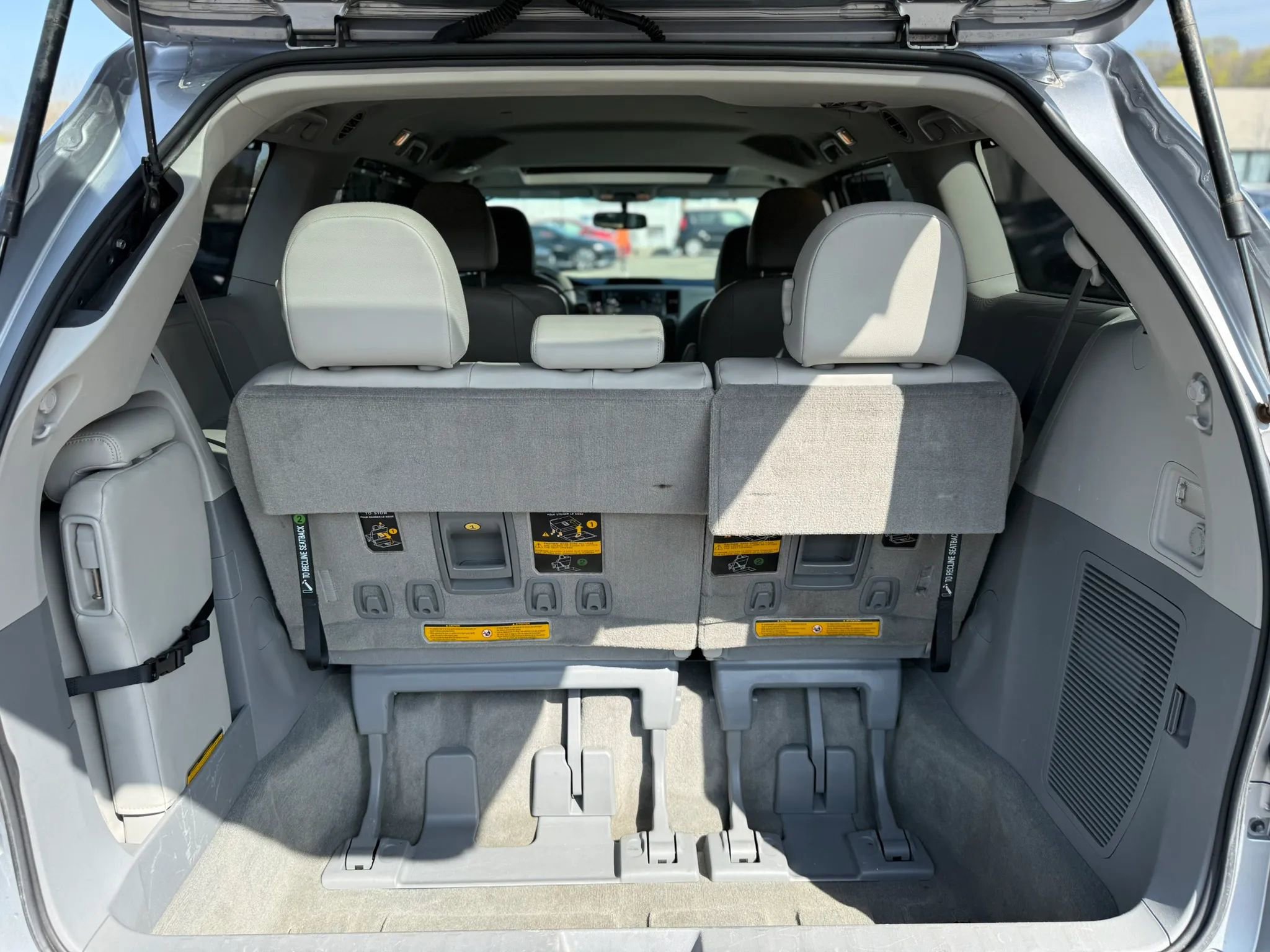 Used 2012 Toyota Sienna XLE FWD image 11