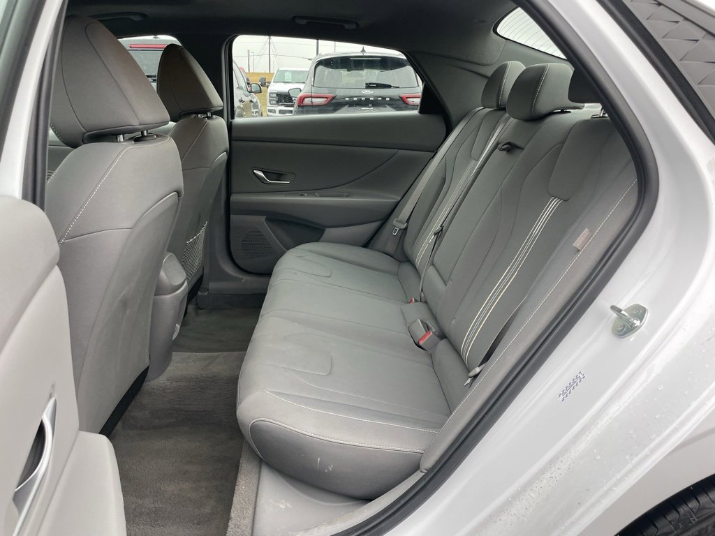 Used 2025 Hyundai Elantra SEL image 8