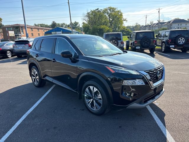 Used 2023 Nissan Rogue SV AWD/4WD image 2