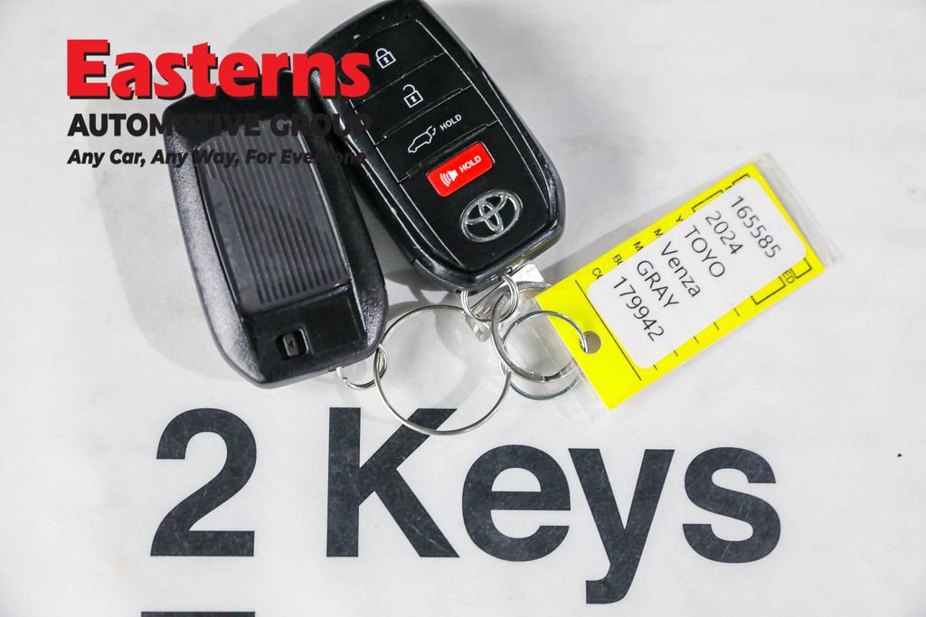 Used 2024 Toyota Venza LE image 23