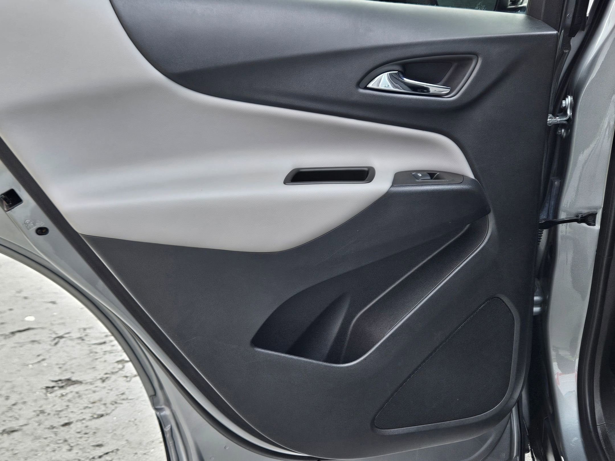 Used 2023 Chevrolet Equinox LT w/ Driver Convenience Package image 22