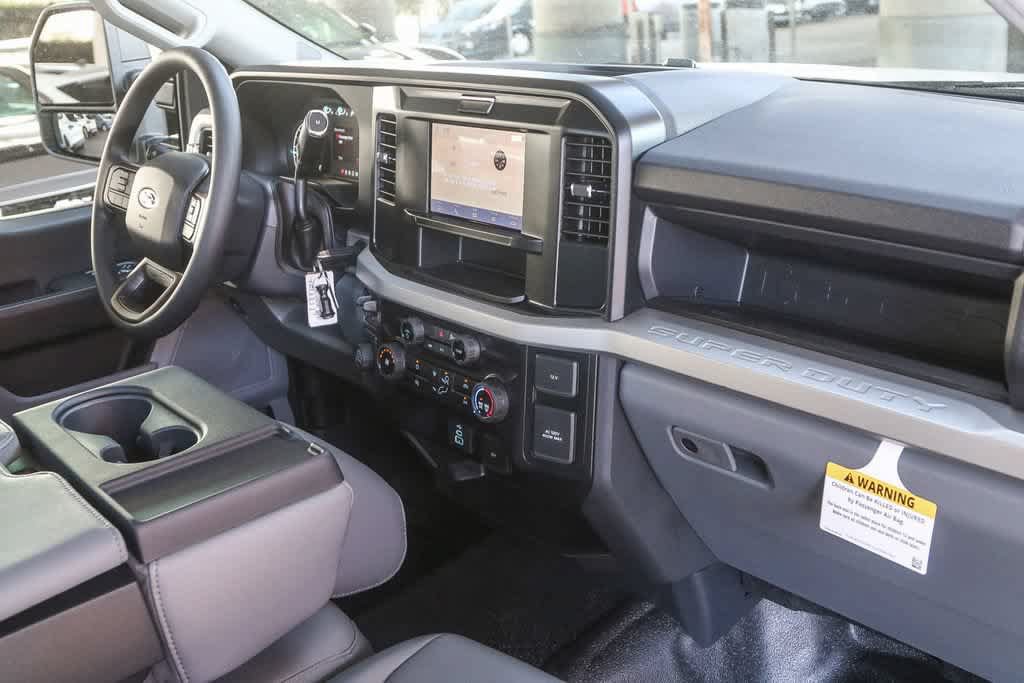 New 2026 Ford F350 XL w/ XL Chrome Package RWD image 19