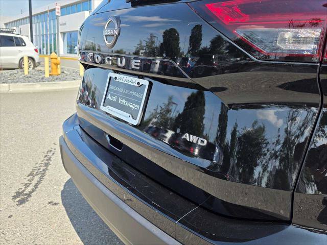 Used 2025 Nissan Rogue SV AWD/4WD image 13