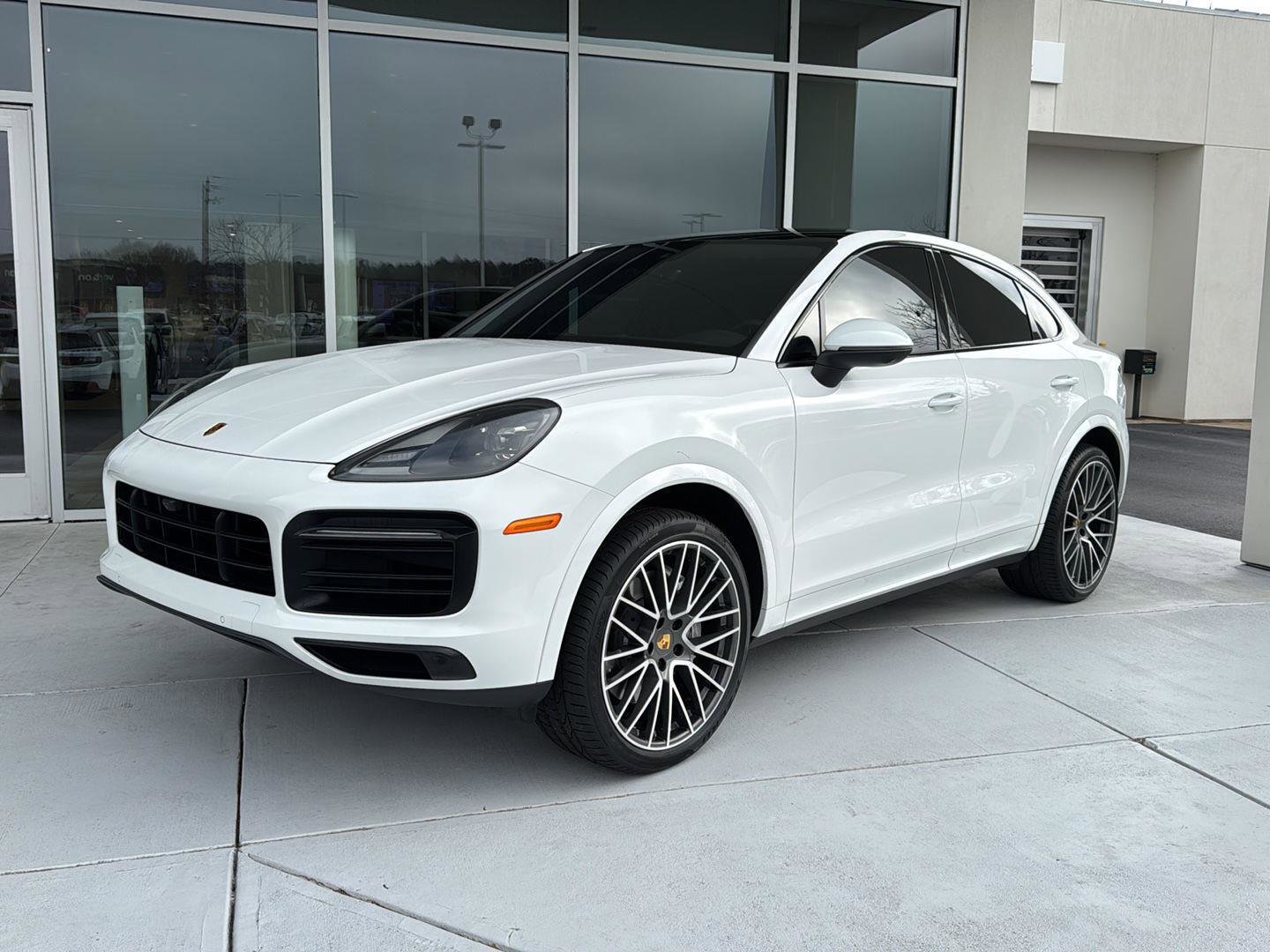 Used 2021 Porsche Cayenne Coupe image 1