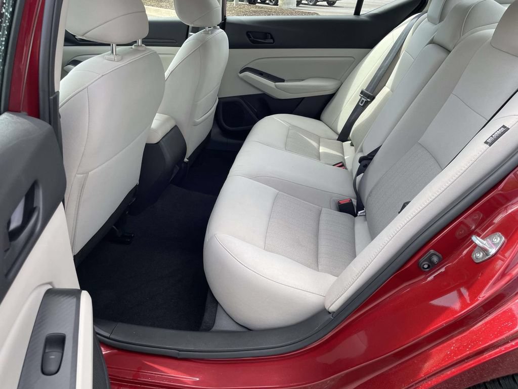 Used 2025 Nissan Altima 2.5 SV FWD image 11