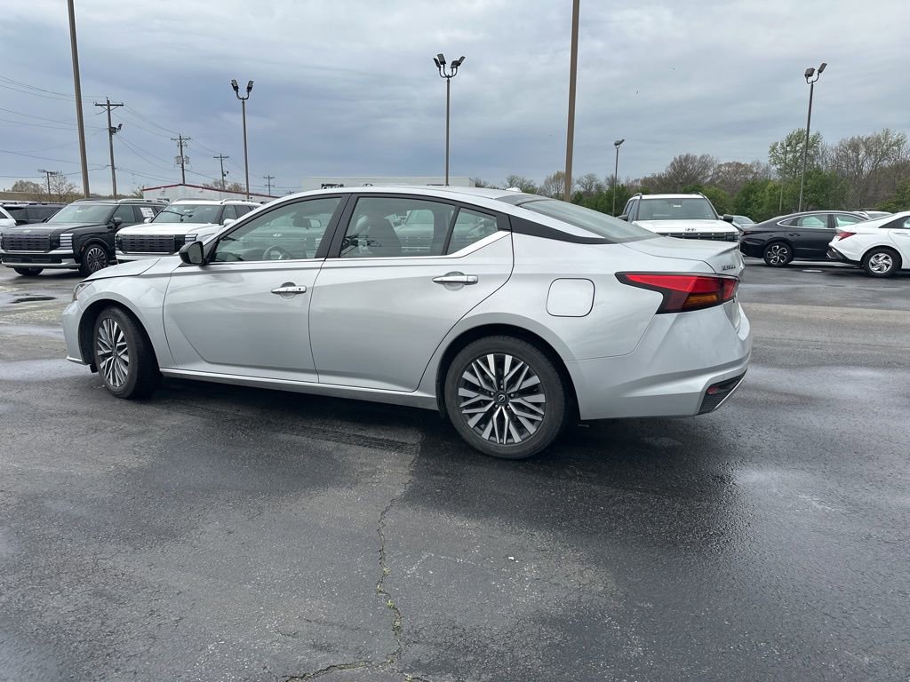 Used 2024 Nissan Altima 2.5 SV FWD image 10