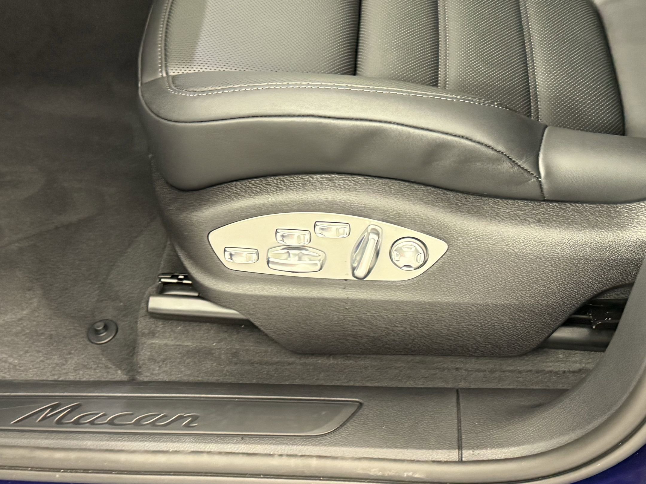 New 2025 Porsche Macan image 27