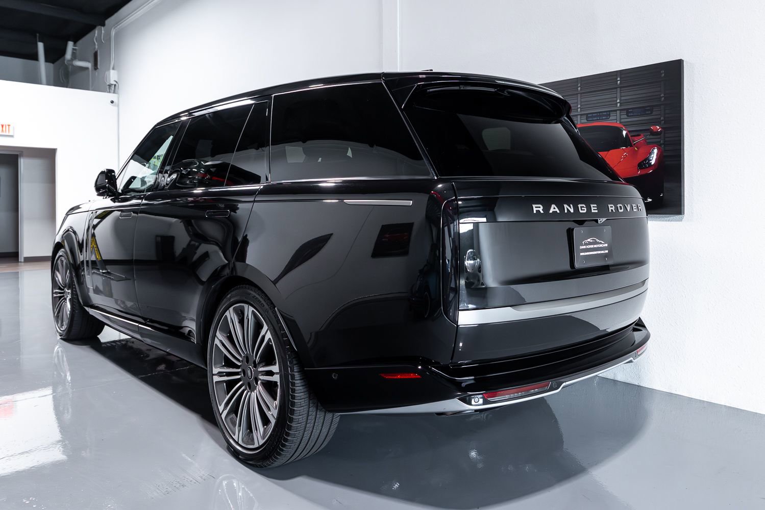 Used 2024 Land Rover Range Rover Long Wheelbase SE image 8