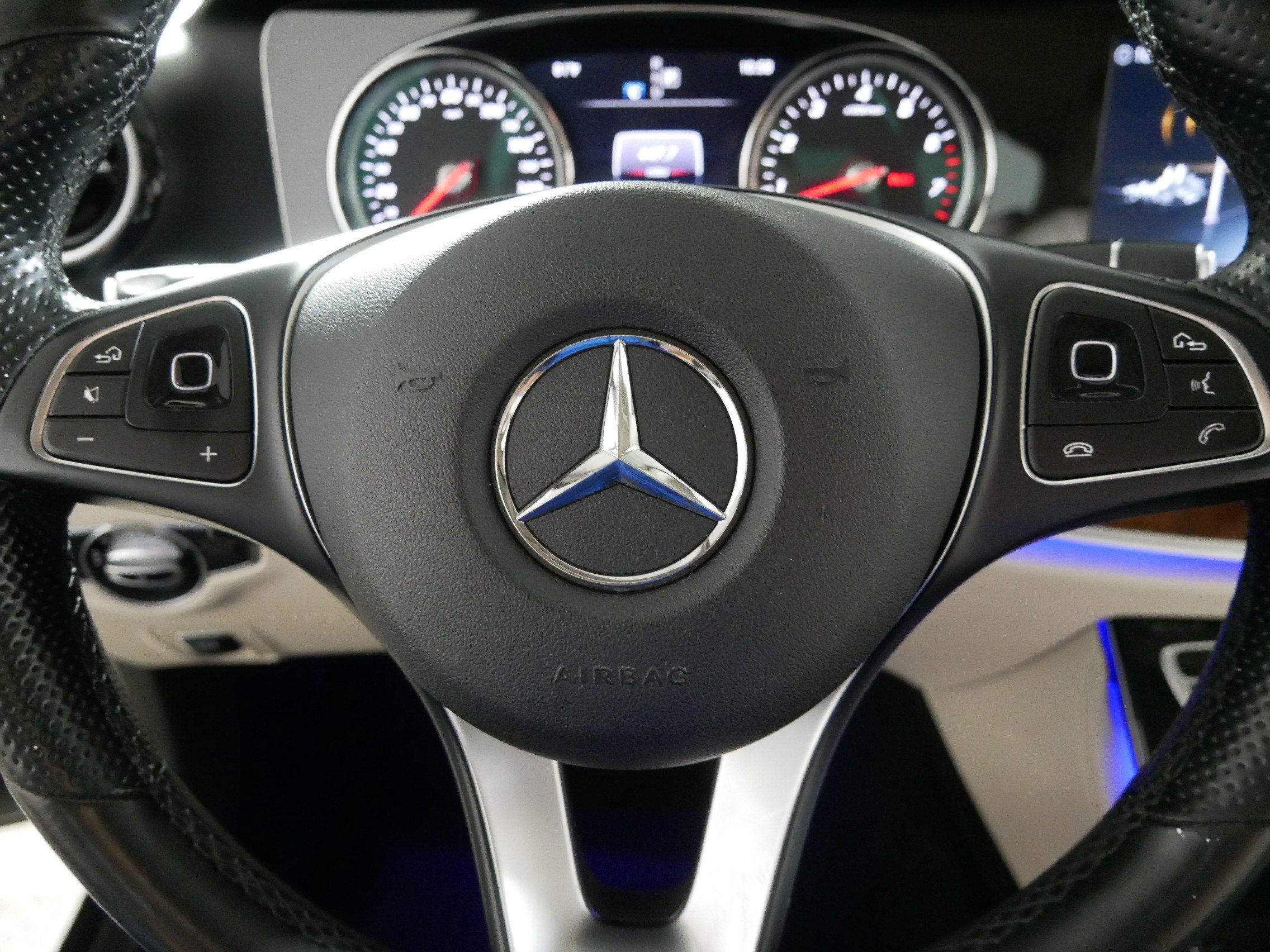 Used 2017 Mercedes-Benz E 300 4MATIC image 25