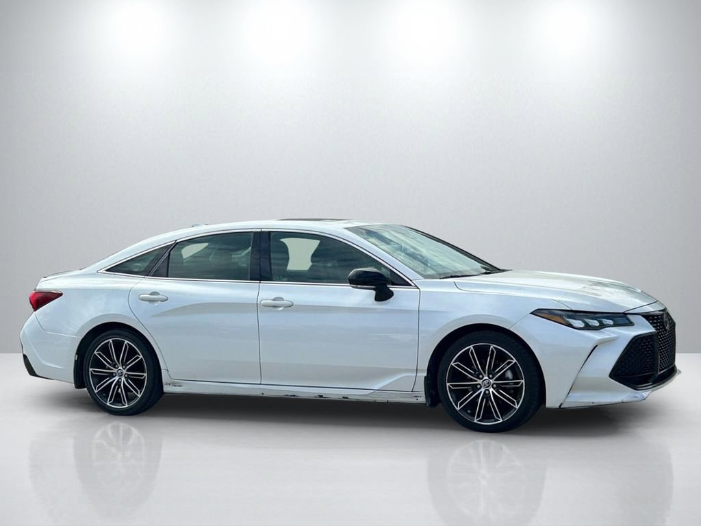 Used 2019 Toyota Avalon XSE image 4