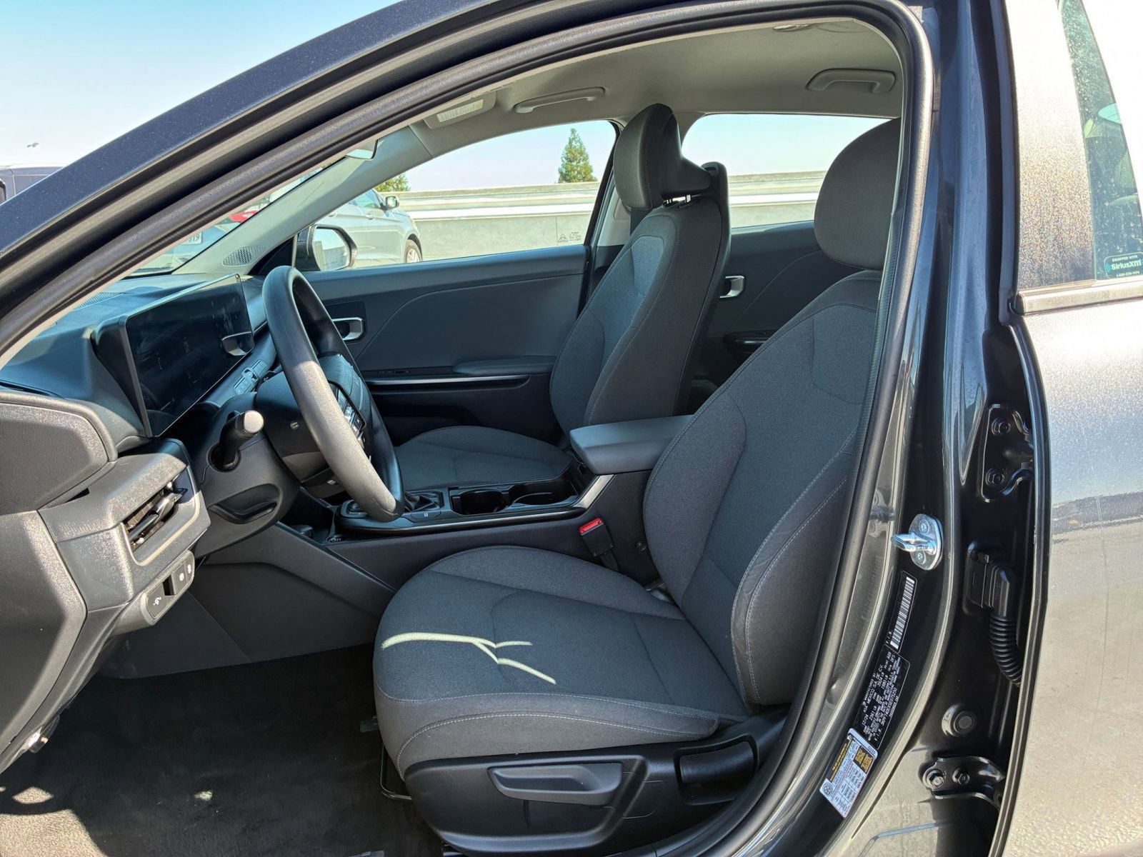 Used 2025 Nissan Altima 2.5 SV FWD image 25