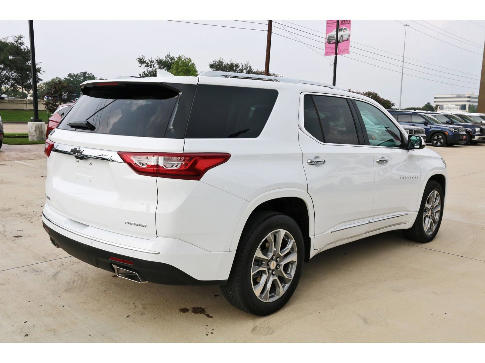 Used 2021 Chevrolet Traverse Premier w/ LPO, Floor Liner Package FWD image 8