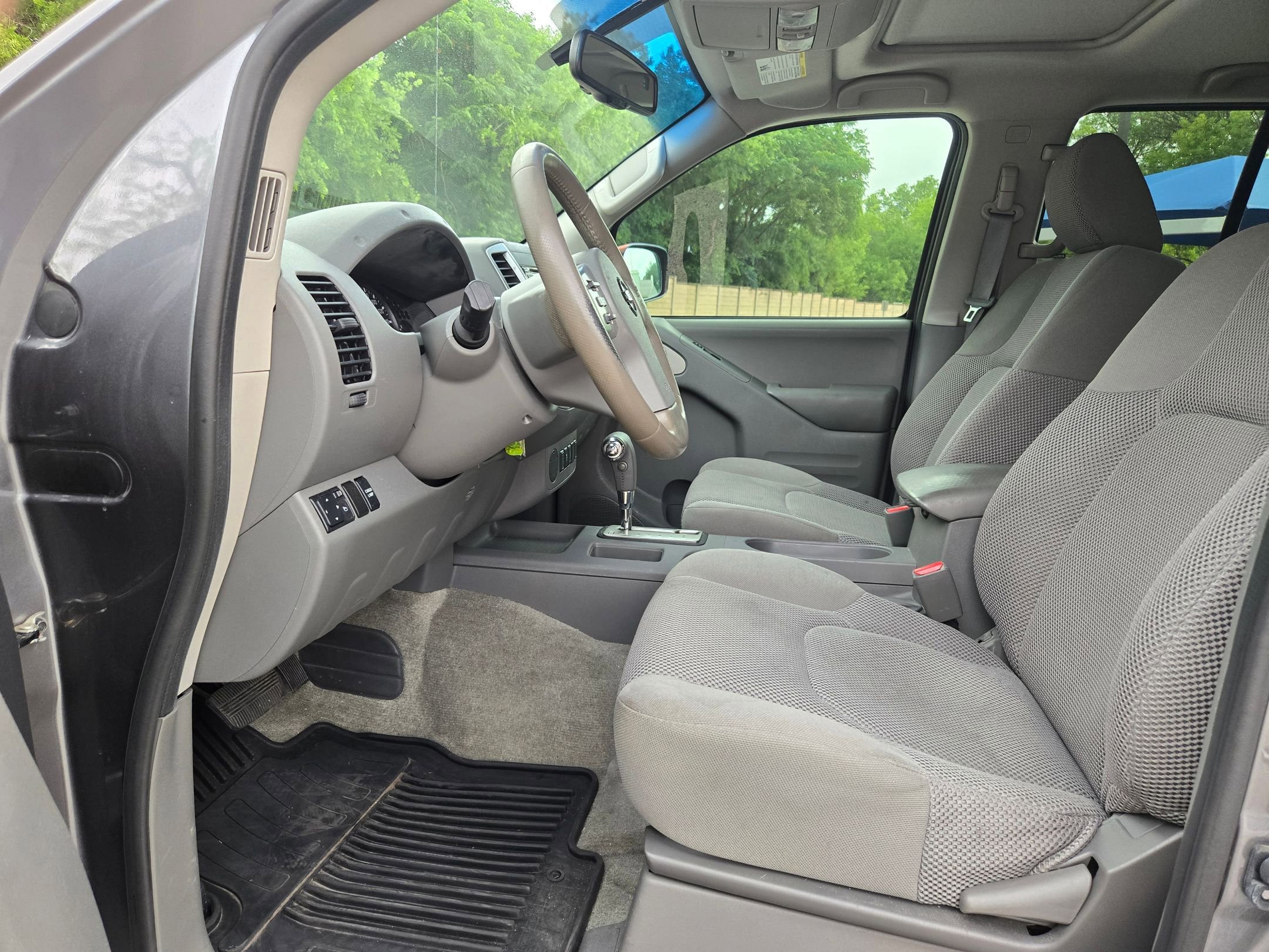 Used 2017 Nissan Frontier SV w/ SV Value Truck Package RWD image 9