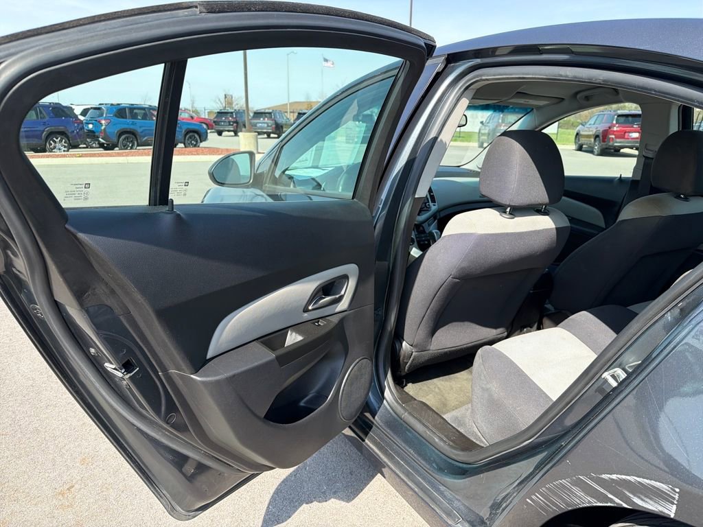 Used 2013 Chevrolet Cruze LS image 19