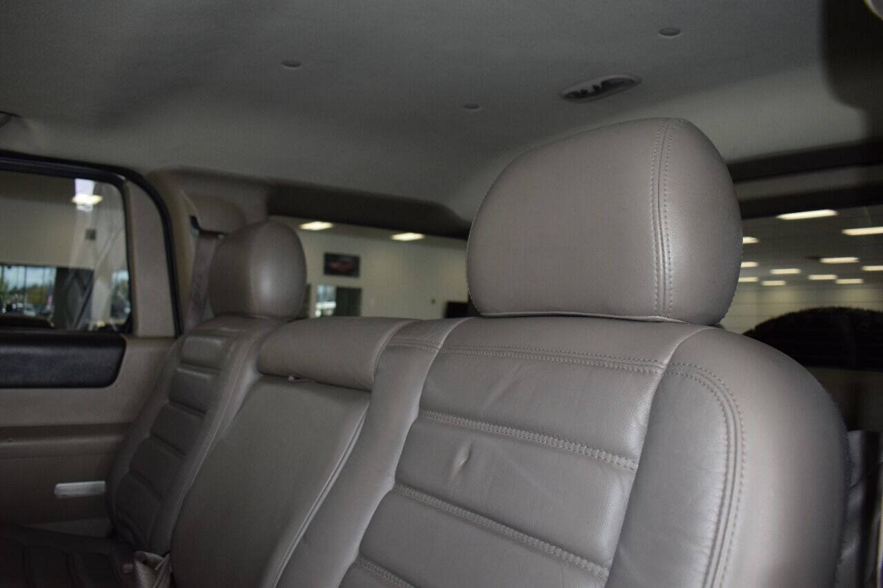 Used 2003 HUMMER H2 w/ Preferred Equipment Group AWD/4WD image 39