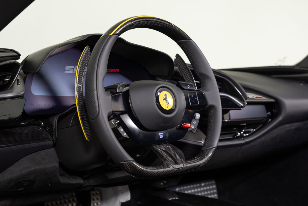 Used 2023 Ferrari SF90 Spider image 38