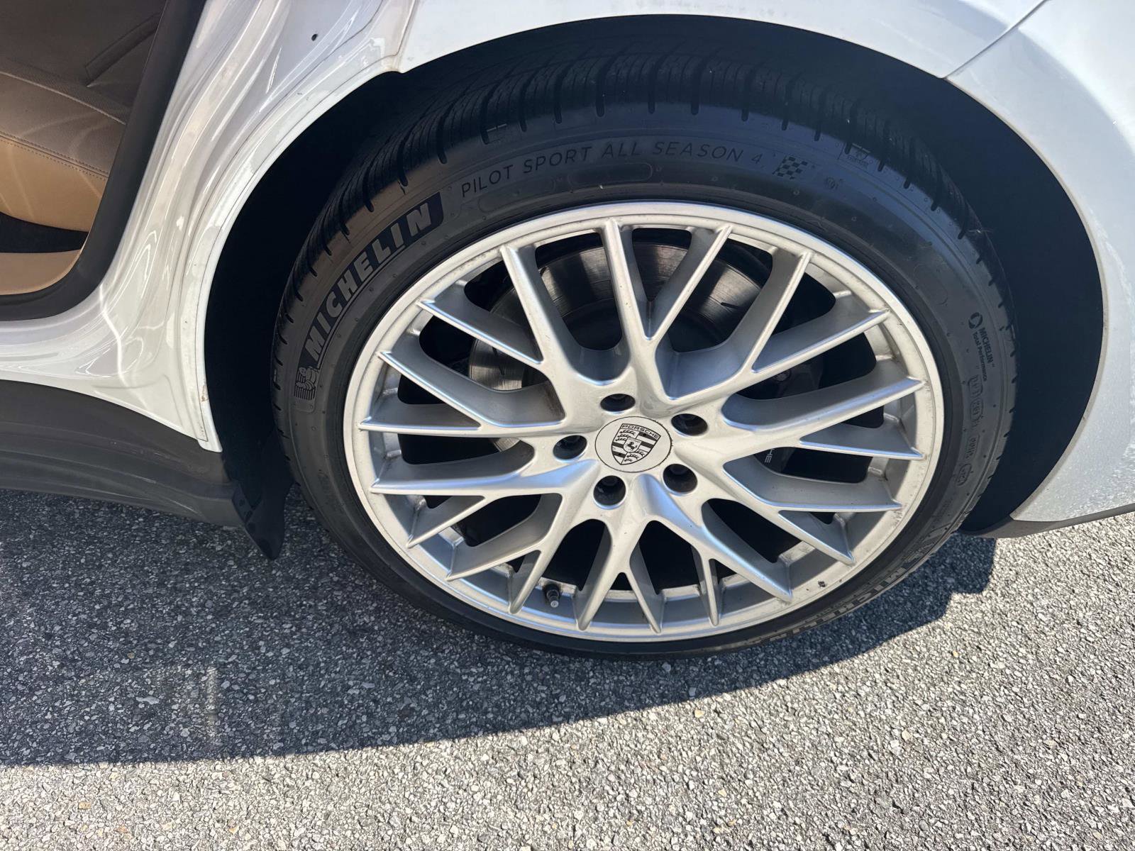 Used 2019 Porsche Panamera 4 image 11