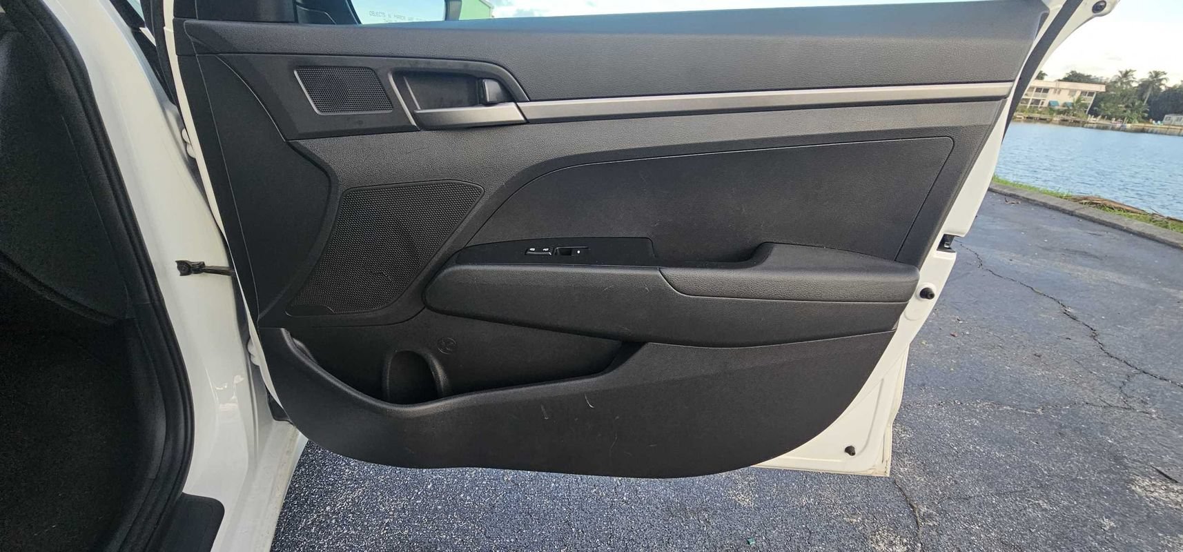Used 2018 Hyundai Elantra SE FWD image 25