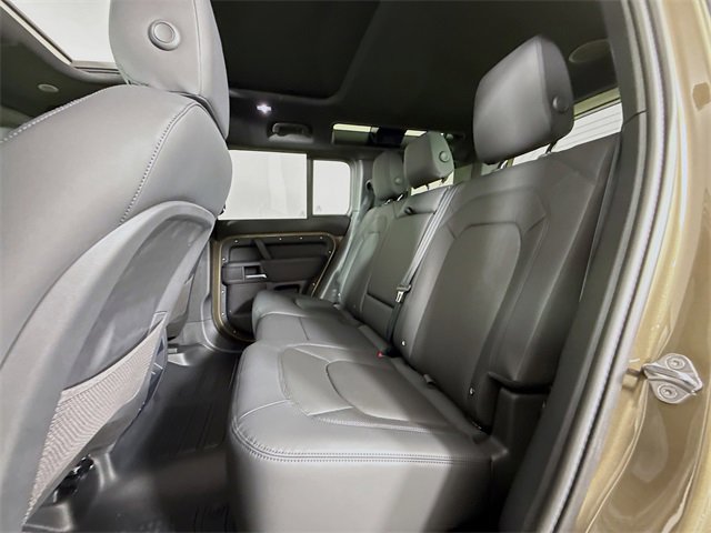 New 2026 Land Rover Defender 110 X-Dynamic SE image 24