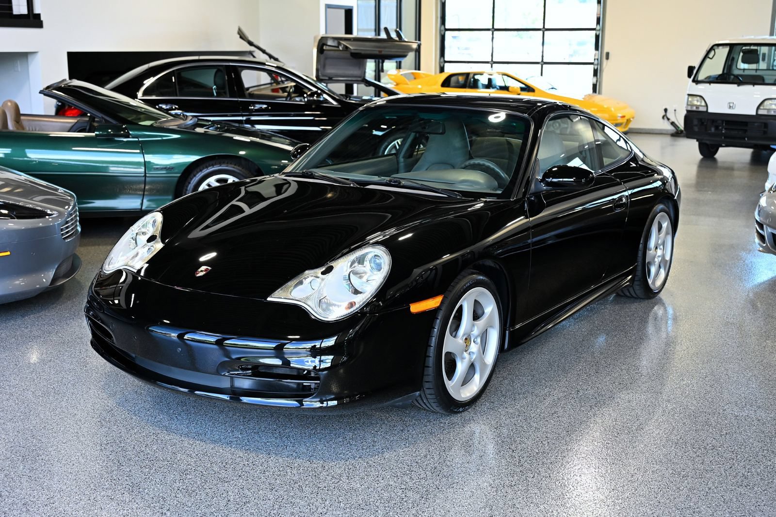 Used 2003 Porsche 911 Carrera RWD image 1