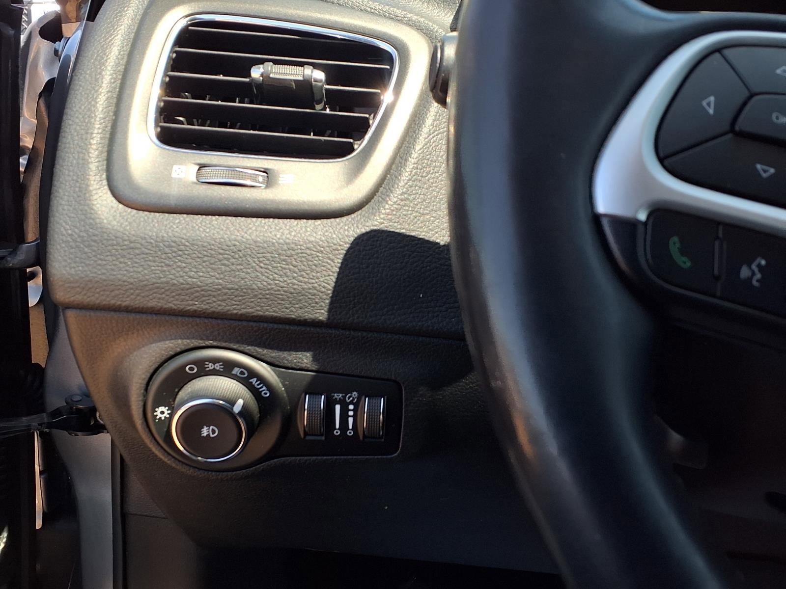 Used 2019 Jeep Compass Trailhawk w/ Cold Weather Group AWD/4WD image 13