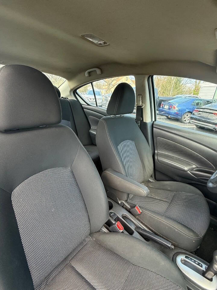 Used 2019 Nissan Versa SV image 14