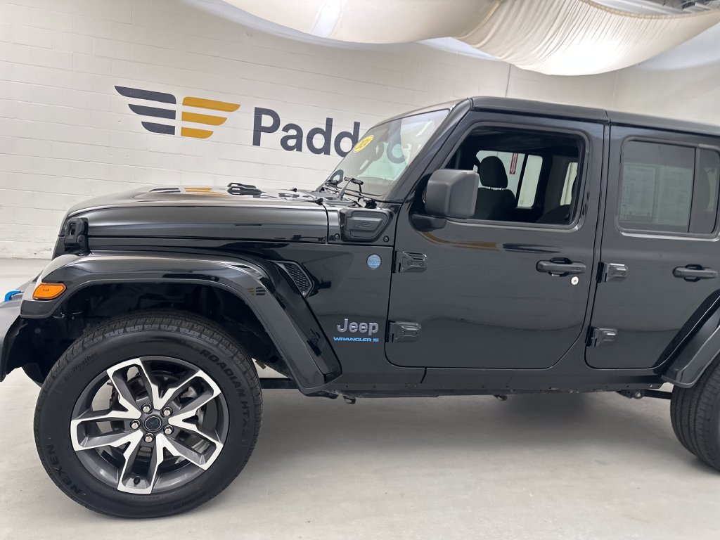 Used 2024 Jeep Wrangler Unlimited w/ Convenience Group AWD/4WD image 4