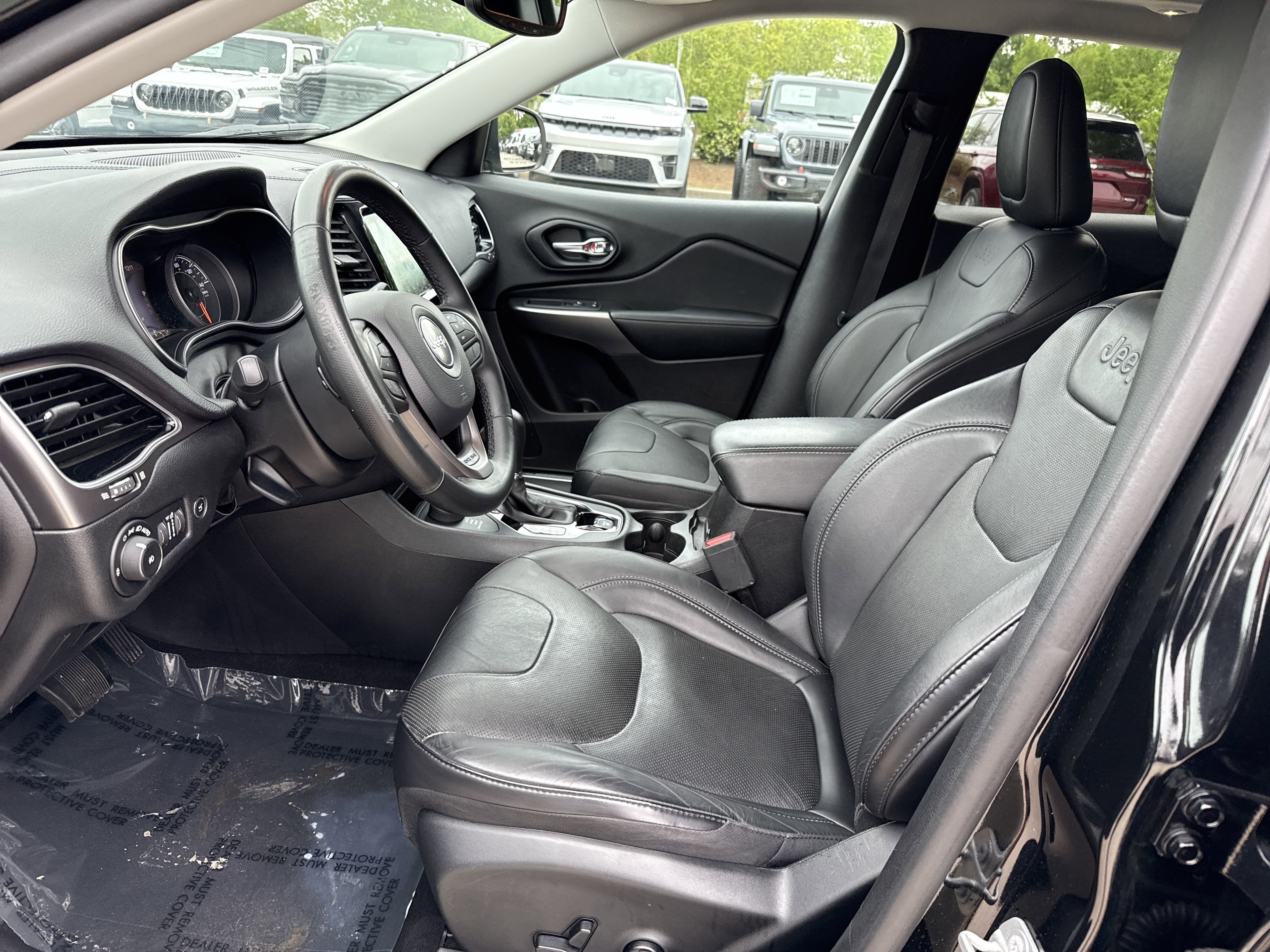 Used 2019 Jeep Cherokee Limited AWD/4WD image 16