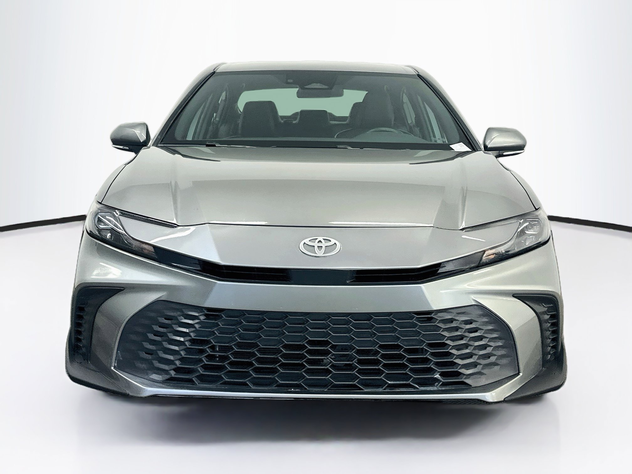 Used 2025 Toyota Camry SE FWD image 2