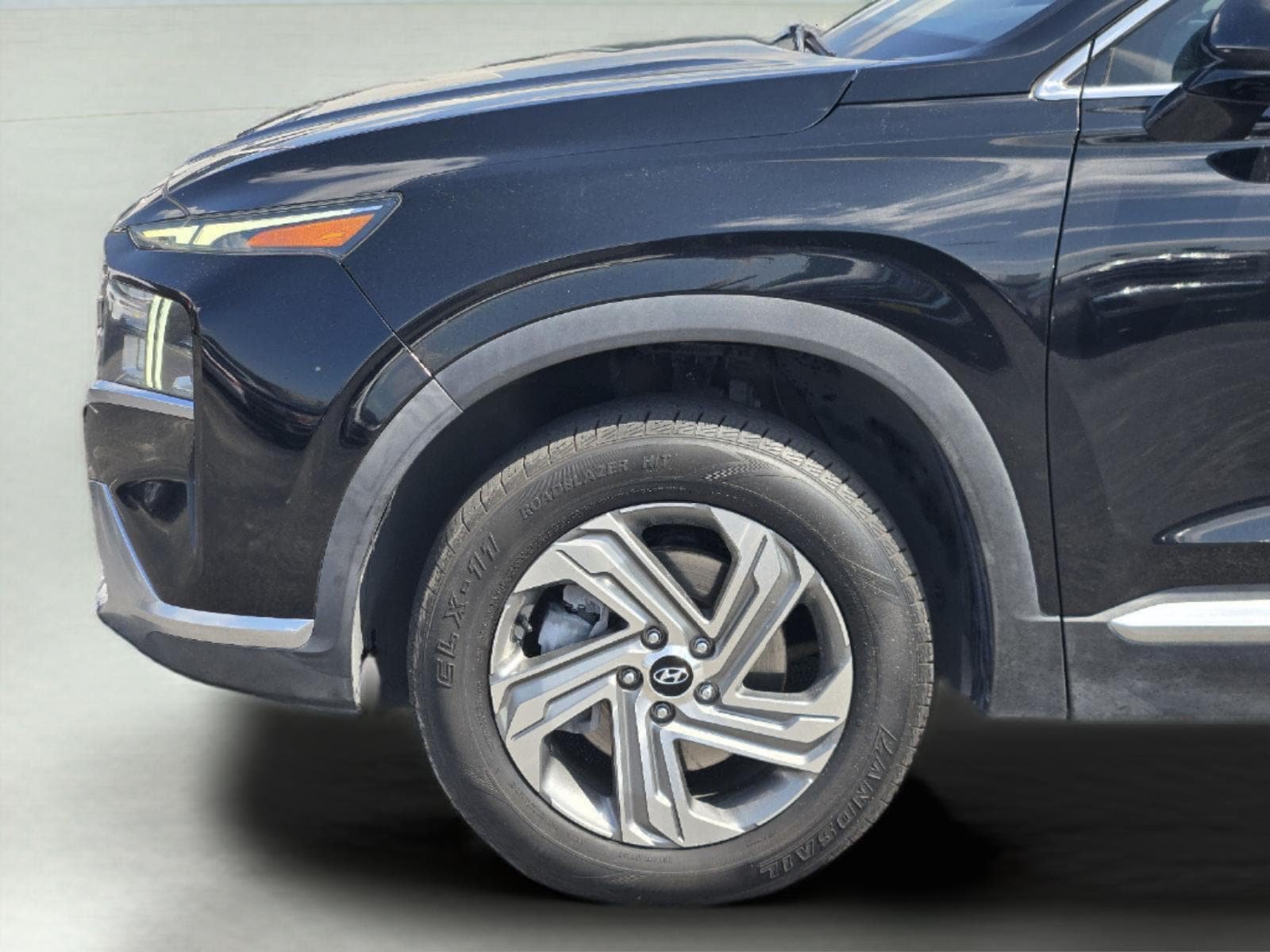 Used 2022 Hyundai Santa Fe SEL w/ Convenience + Premium Package AWD/4WD image 9