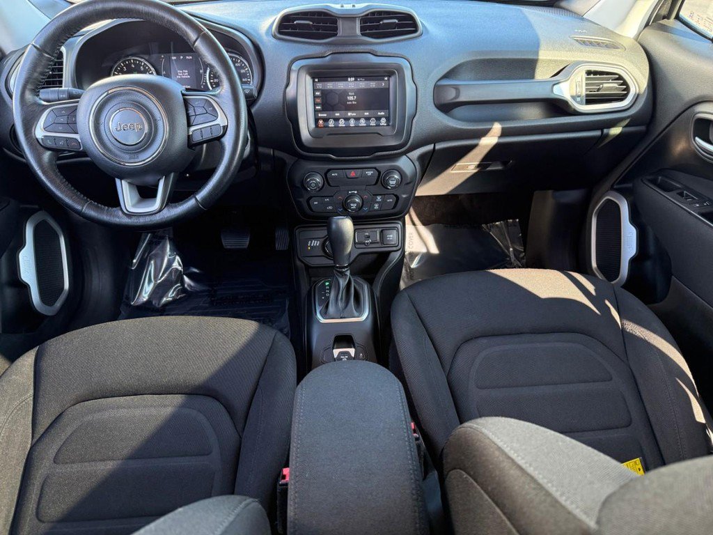 Used 2018 Jeep Renegade Latitude w/ Cold Weather Group AWD/4WD image 14