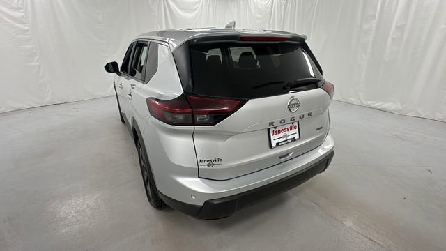Certified 2025 Nissan Rogue SV image 5