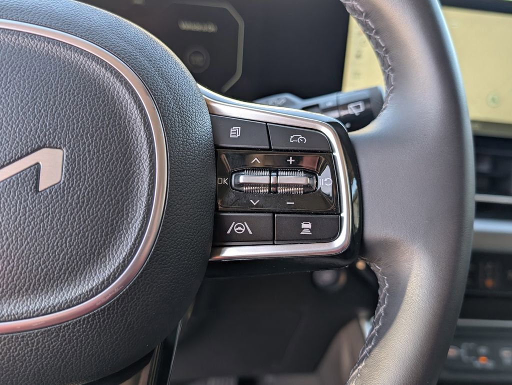 Certified 2025 Kia Carnival SX image 26