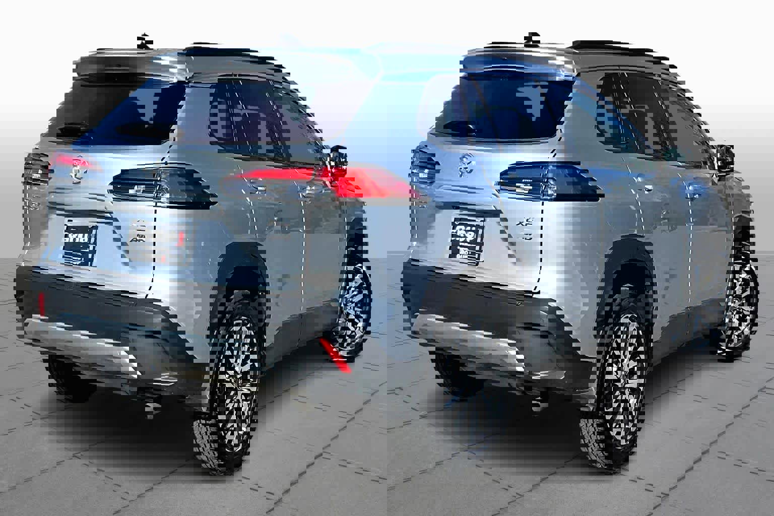 Used 2025 Toyota Corolla Cross XLE w/ Convenience Package image 13