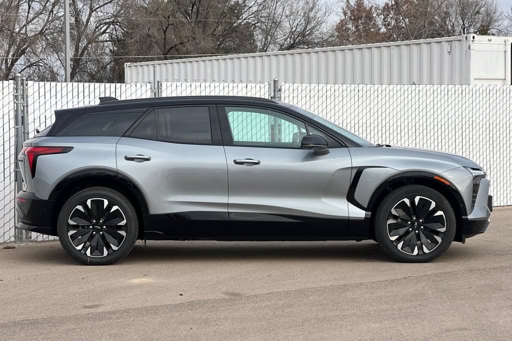 New 2026 Chevrolet Blazer EV RS w/ Super Cruise Package AWD/4WD image 3