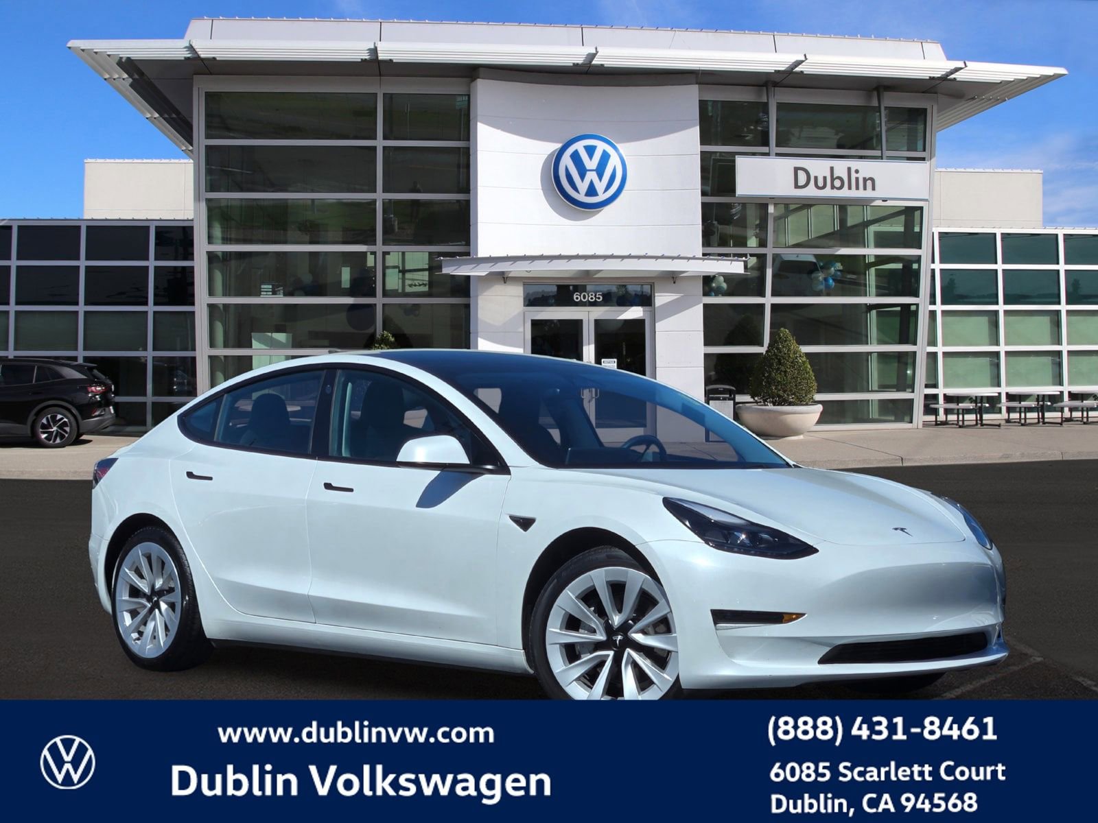 Used 2023 Tesla Model 3 Standard Range image 1