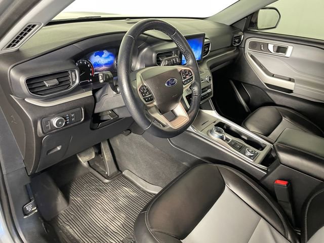 Certified 2022 Ford Explorer XLT w/ Equipment Group 202A image 3