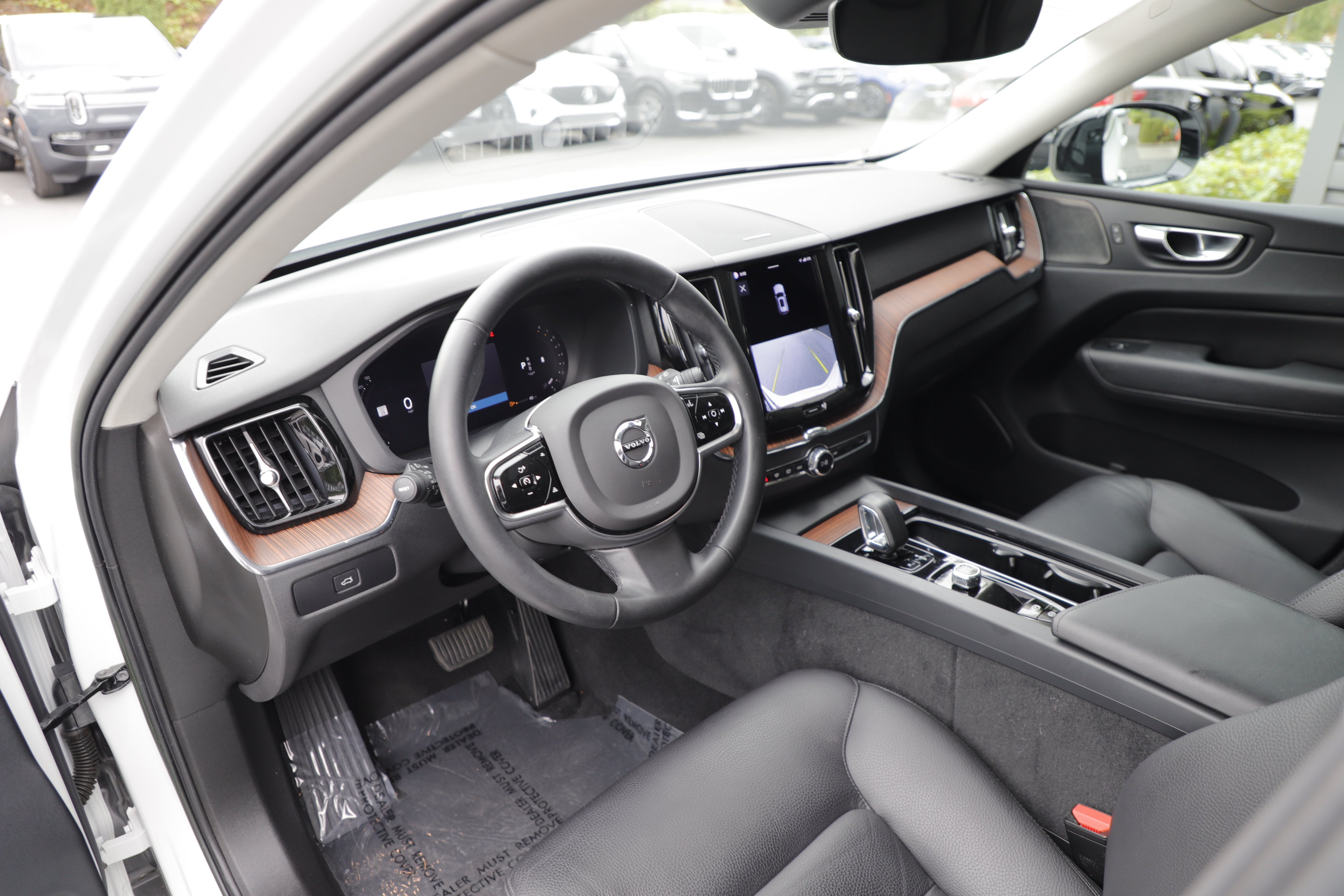 Used 2023 Volvo XC60 B5 Plus w/ Climate Package AWD/4WD image 17