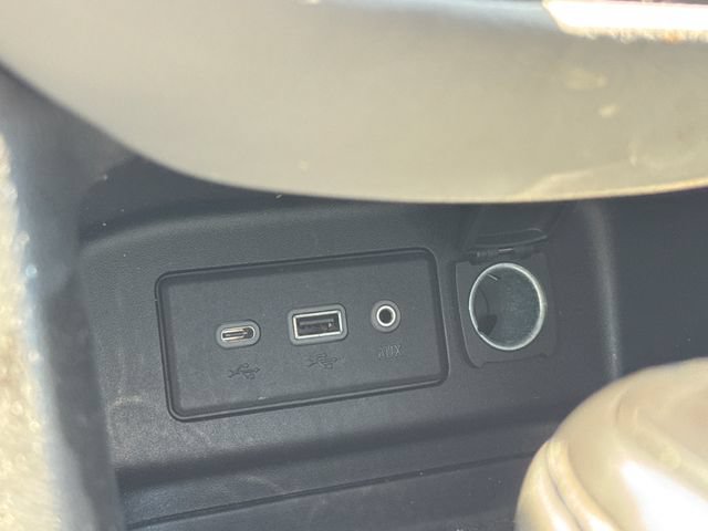 Used 2021 Chevrolet Equinox LT FWD image 29