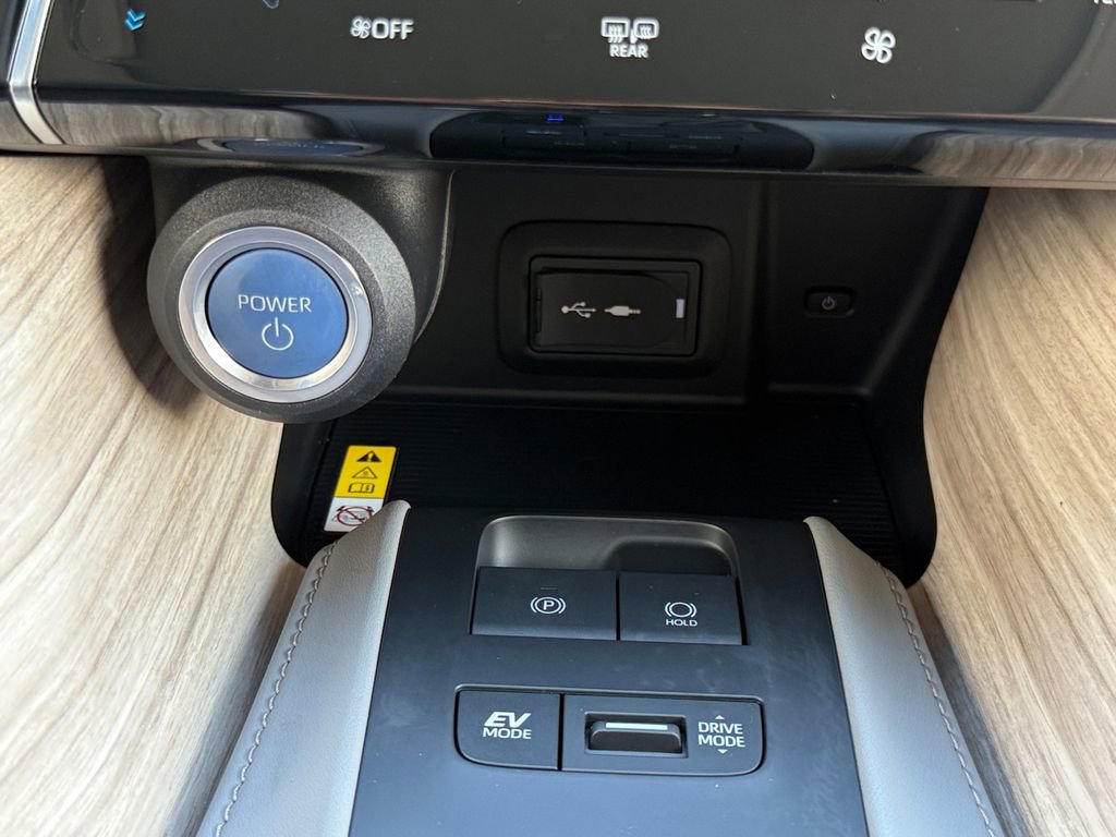 Used 2022 Toyota Venza Limited w/ Advanced Technology Package image 19