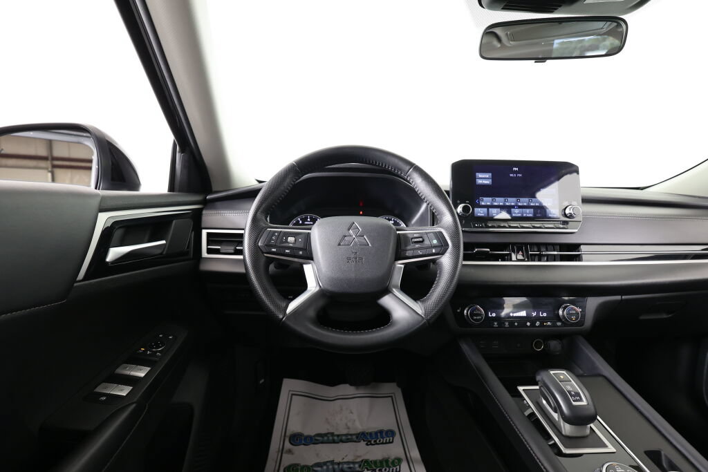 Used 2024 Mitsubishi Outlander SE AWD/4WD image 29
