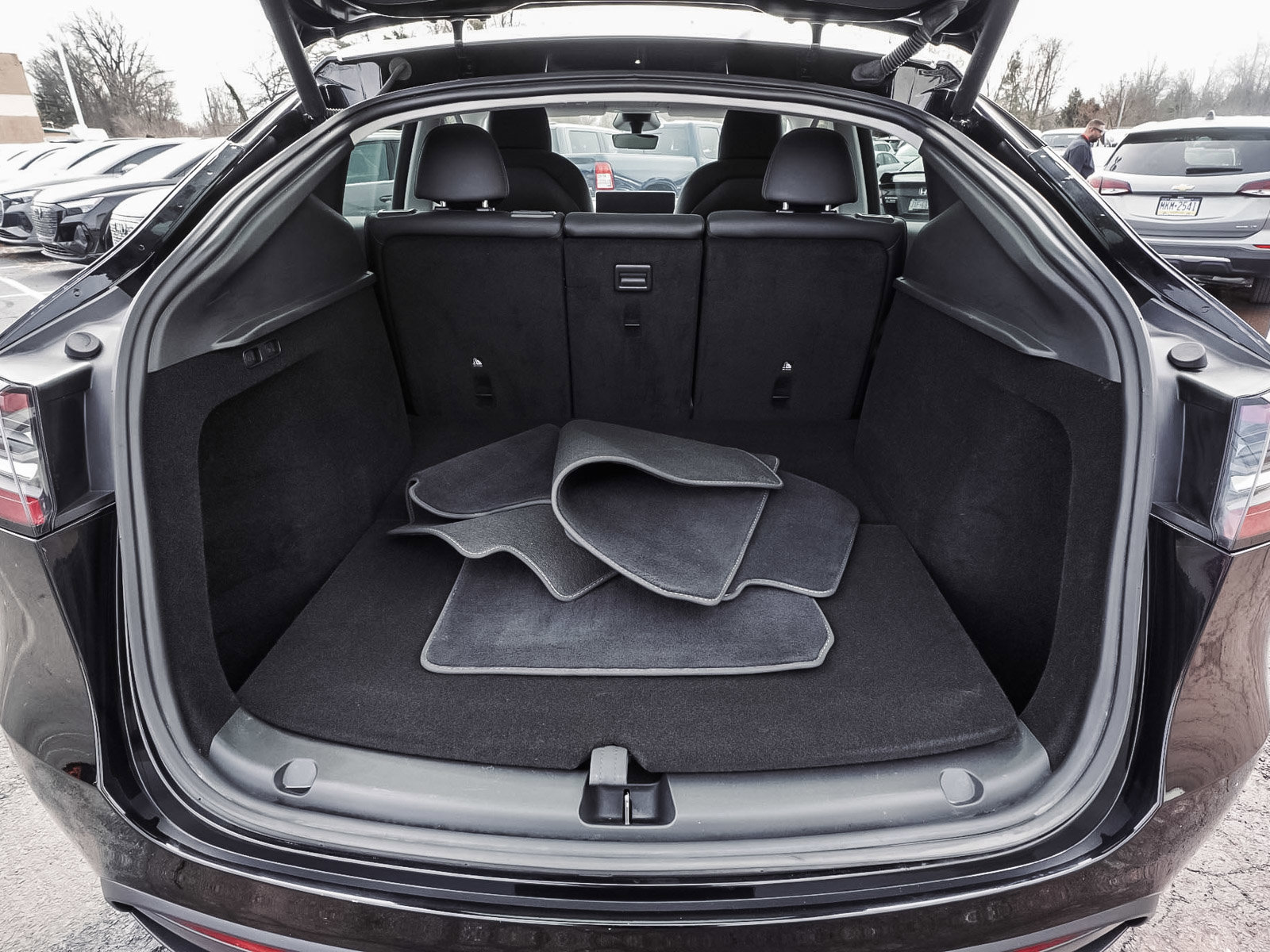 Used 2024 Tesla Model Y Long Range image 40